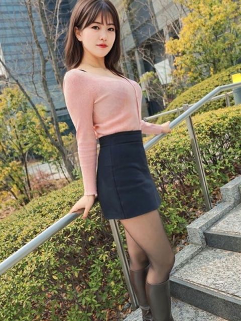 TOKYO SEXY MILF Reika